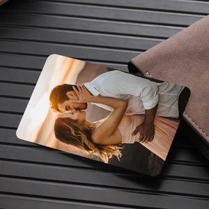 Aangepaste foto aluminium kaart - gepersonaliseerde gegraveerde foto en tekst cadeau voor hem/haar | Portemonnee-inzetstuk | Verjaardag Valentijn kerstcadeau-idee