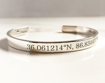 Bracelet manchette coordonné en argent sterling de 5,5 à 7,5 pouces. Bijoux Latitude Longitude. Bijoux GPS personnalisés. Tatum Bradley