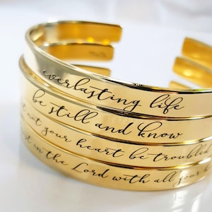 Armband med bibelverser. GRATIS hemligt budskap. Johannes 3:16. Psalm 46:10. Johannes 14:10. Ordspråksboken 3:5-6. Uppmuntransens gåva. Tatumbradleyco