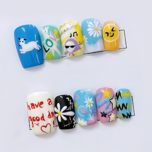 GDragon - Diseños únicos de uñas con flores de dibujos animados - Diseños divertidos de uñas postizas de G-Dragon con diversos patrones y colores vibrantes - Cabra - Uñas de verano