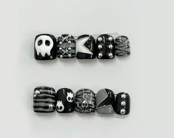 Unghie finte teschio punk / Nail art gotica zebrata con borchie argentate 3D / Unghie in gel fatte a mano e originali / Corte