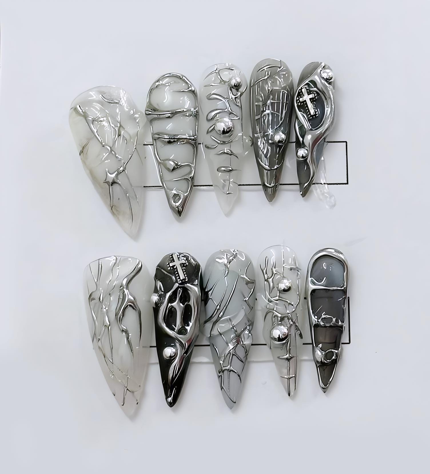 Avantgardistische Chrom- und Marmornagelkunst - Edgy 3D Silber Sculpted Press On Nails mit industriellen Gothic Vibes - Y2K Nägel