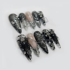 Schwarz Silber Chrom Drücken Sie auf die Nägel Gothic False Nails 3D Kreuz Stern Kleben auf den Nägeln Edgy Punk Rock Nail Art Set