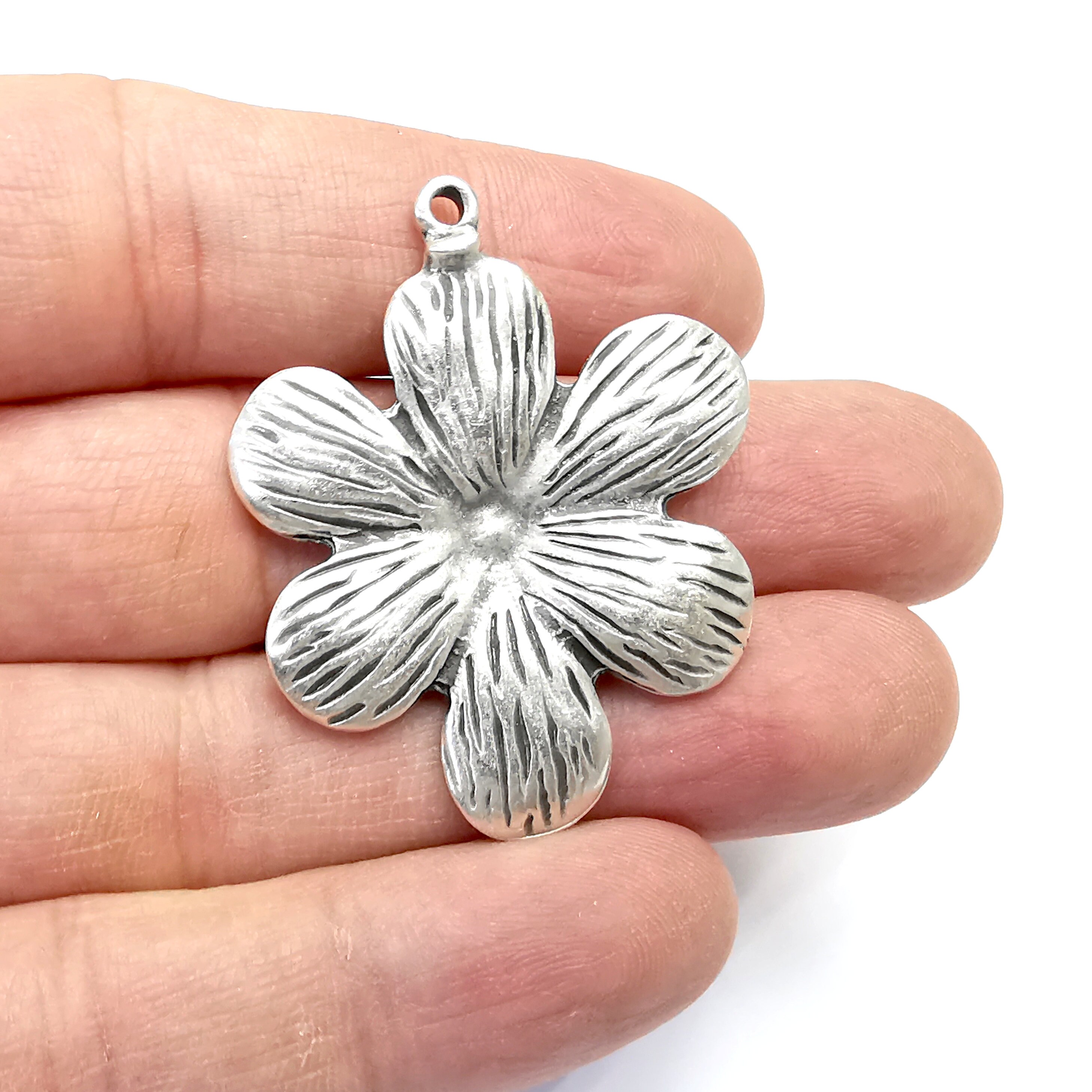 Flowers Charms, Daisy Charms, Antique Silver Plated Plants Charms