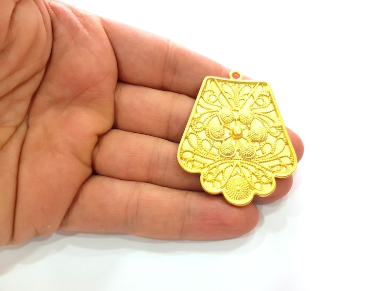 G13706 Flower Pendant Gold Pendant Gold Plated Metal 56x45mm