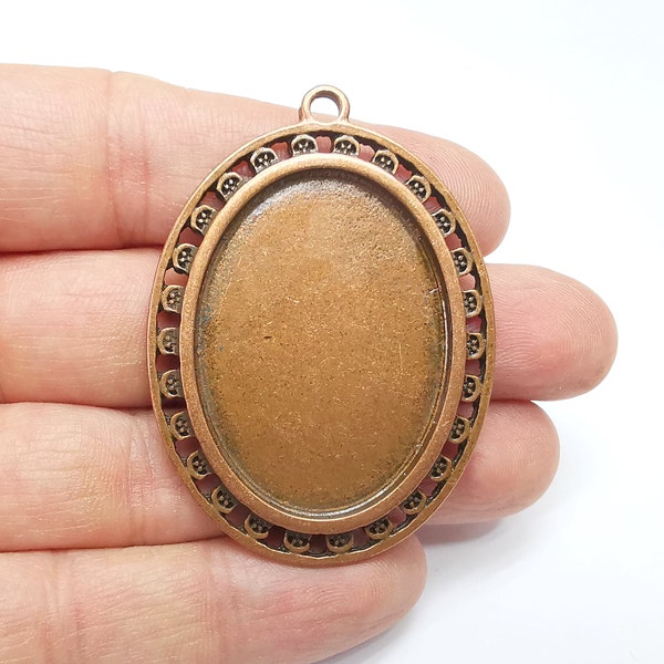 Pendentif en cuivre vierge, lunette cabochon, base de médaillon, montures incrustées, collier en résine, plaqué cuivre antique (40 x 30 mm vierge) G35101