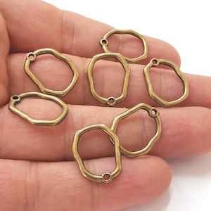 10 Round charms Antique bronze plated charms (19x15mm) G25558