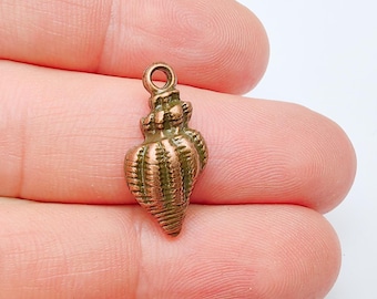 Conch Shell Charm Pendant, Sea Shell Beach Jewelry Supply, Ocean Boho Charm, Marine Nautical Pendant, Antique Copper Plated 23x10mm G37284
