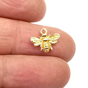 Bee Charms Shiny Gold Plated Charms (13x11mm)  G27757