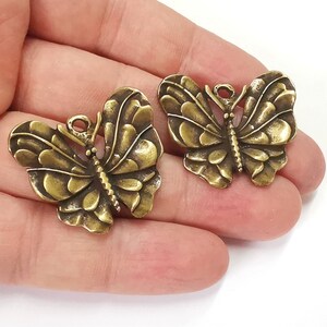2 Encantos de mariposa Antiguos encantos chapados en bronce (28x25mm) G25230