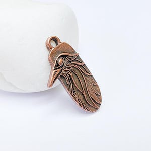 Raaf bedelhanger, gotische boho-bedel, natuuroorbelbedel, mystieke kraaivogel, kettingonderdelen, antiek verkoperd 32 x 17 mm G36660