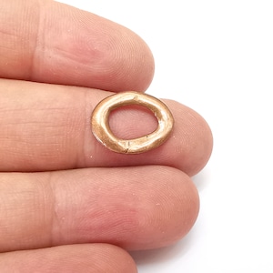 Oval kopparring, armbandspärlor, cirkeldetaljer, stora hålpärlor, halsbandsdelar, antik kopparpläterad metall 17 x 13 mm G36066