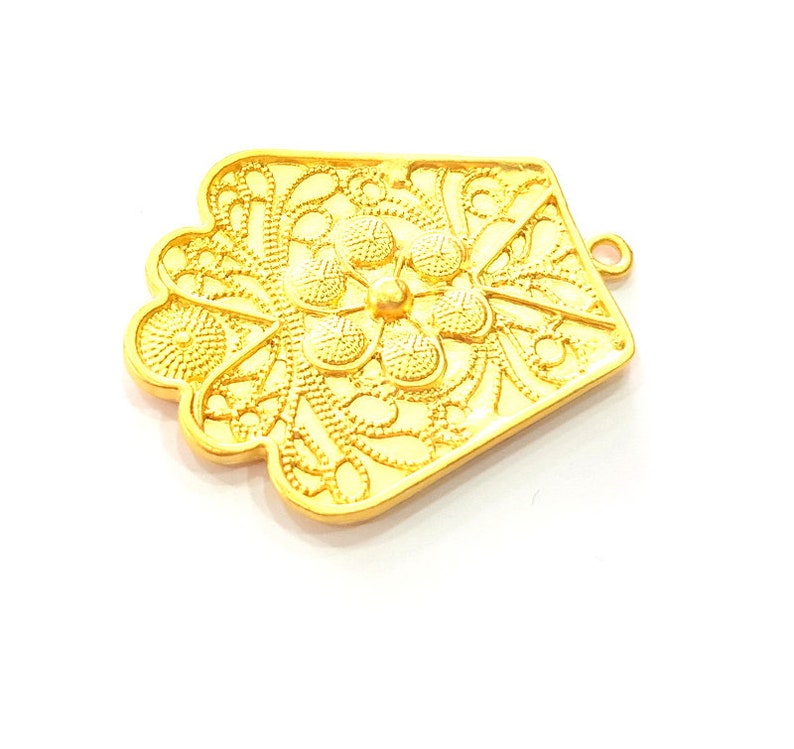 G13706 Flower Pendant Gold Pendant Gold Plated Metal 56x45mm