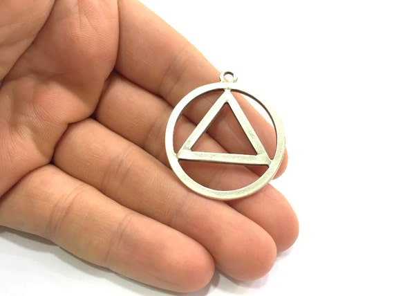 BULK 20 Triangle charms antique silver tone M898
