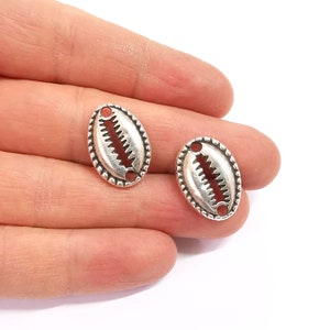 5 Cowrie shell charms Silver charms Antique silver plated charms (22x16mm) G24352