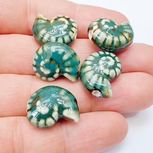 Groene porseleinen nautiluskralen, keramische schelpkraal, zomerzeekraal, Ocean Jewelry Supply, strandthemakralen, ammonietkralen 20 x 16 mm G37173