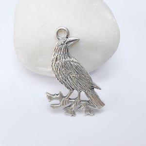 Raaf bedelhanger, gotische boho-bedel, natuuroorbelbedel, mystieke vogel, kettingonderdelen, antiek verzilverd 39 x 25 mm G37008