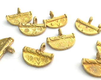 4 Raw Brass Charms 15x13 mm G3392
