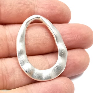 Wavy Oval Charms Pendant Antique Silver Plated (36x29mm)  G28394