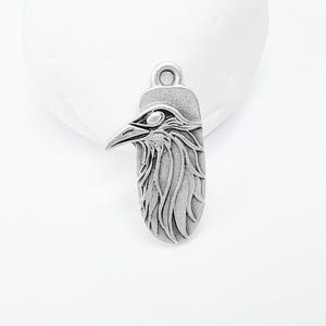 Raaf bedelhanger, gotische boho-bedel, natuuroorbelbedel, mystieke kraaivogel, kettingonderdelen, antiek verzilverd zamak 32 x 17 mm G36600