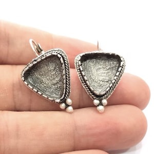 Boucle d&#39;oreille Paramètres de base vierges Résine argentée Incrustation de base de cabochon vierge Montures vierges Laiton plaqué argent antique (15x15 mm vierge) G24801
