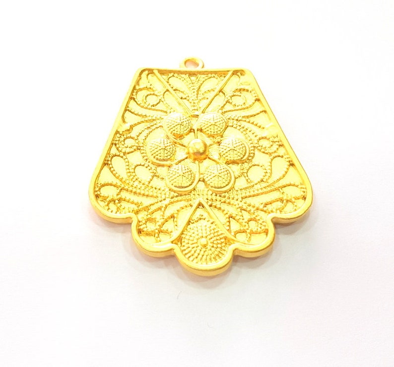 G13706 Flower Pendant Gold Pendant Gold Plated Metal 56x45mm