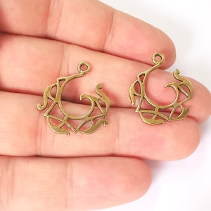8 Antique bronze charms Antique bronze plated charms (25x22mm)  G23594