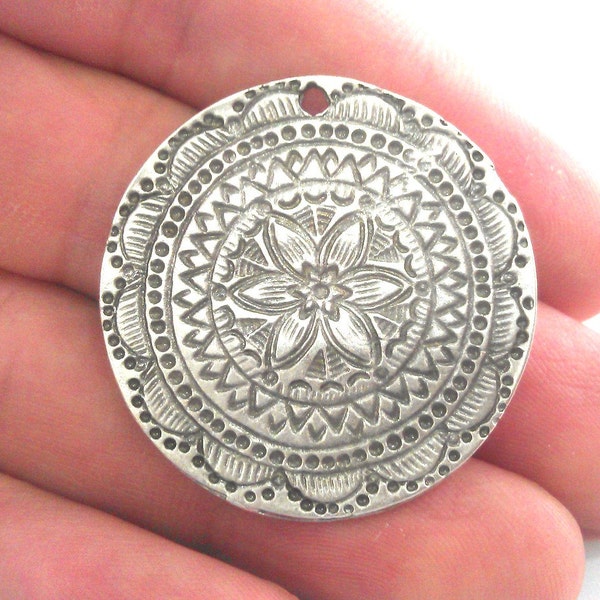 Silver Medallion Pendant Silver Plated Metal (36 mm) G9776