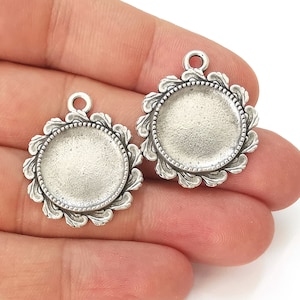 2 Round frame pendant base blank settings bezel Antique silver plated pendant (30x26mm) (18mm Blank Size)  G25706