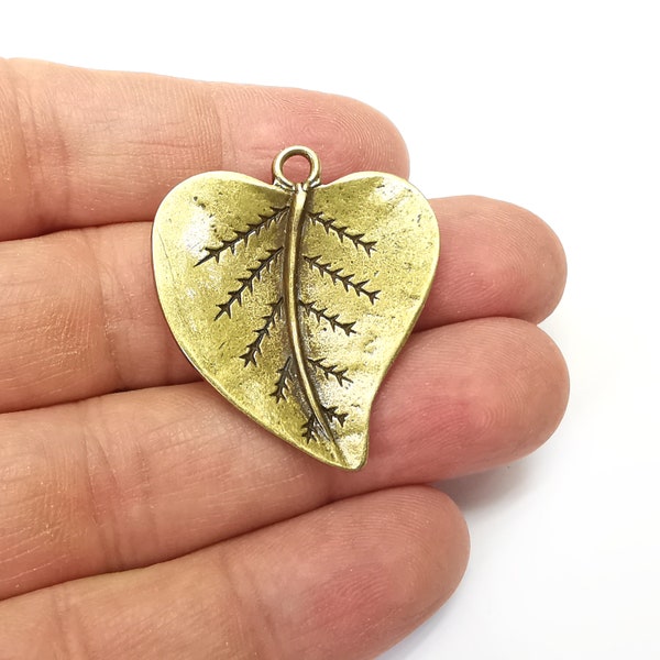 Dijes de hoja de corazón, chapados en bronce antiguo (38 x 33 mm) G29750
