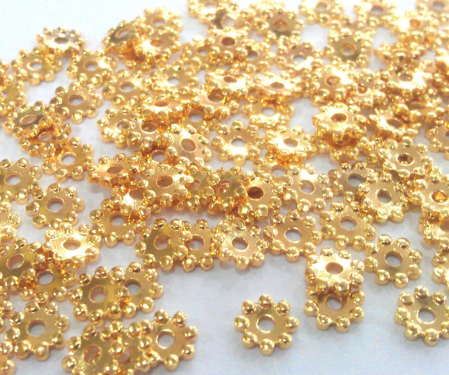 NBEADS Lot de 360 perles en laiton massif plaqué or 24 carats, 5 tailles, perles dorées pour fabrication de bracelets, colliers, boucles d'oreilles