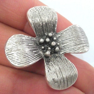 2 Pcs (37 mm)  Antique Silver Plated Metal Flower Pendant  G10968