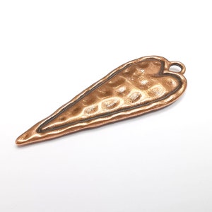 Colgante Corazón Largo Martillado (Doble Cara) Colgante Chapado en Cobre Antiguo (76 x 28 mm) G27387