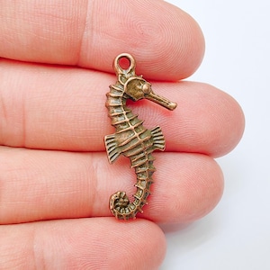 Seahorse Charm, Copper Ocean Pendant, Beach Jewelry Supply, Nautical Boho Charm, Sea Life Pendant, Antique Copper Plated 34x14mm G37289