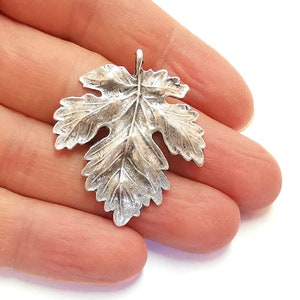 Leaf Charms Pendant Antique Silver Plated Pendant (40x34mm)  G20674