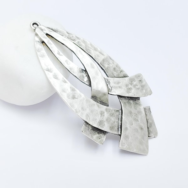 Dijes colgantes de plata, dijes bohemios, dijes para pendientes, colgante rústico de plata, piezas para collares, zamak bañado en plata antigua (76 x 41 mm, G36450)