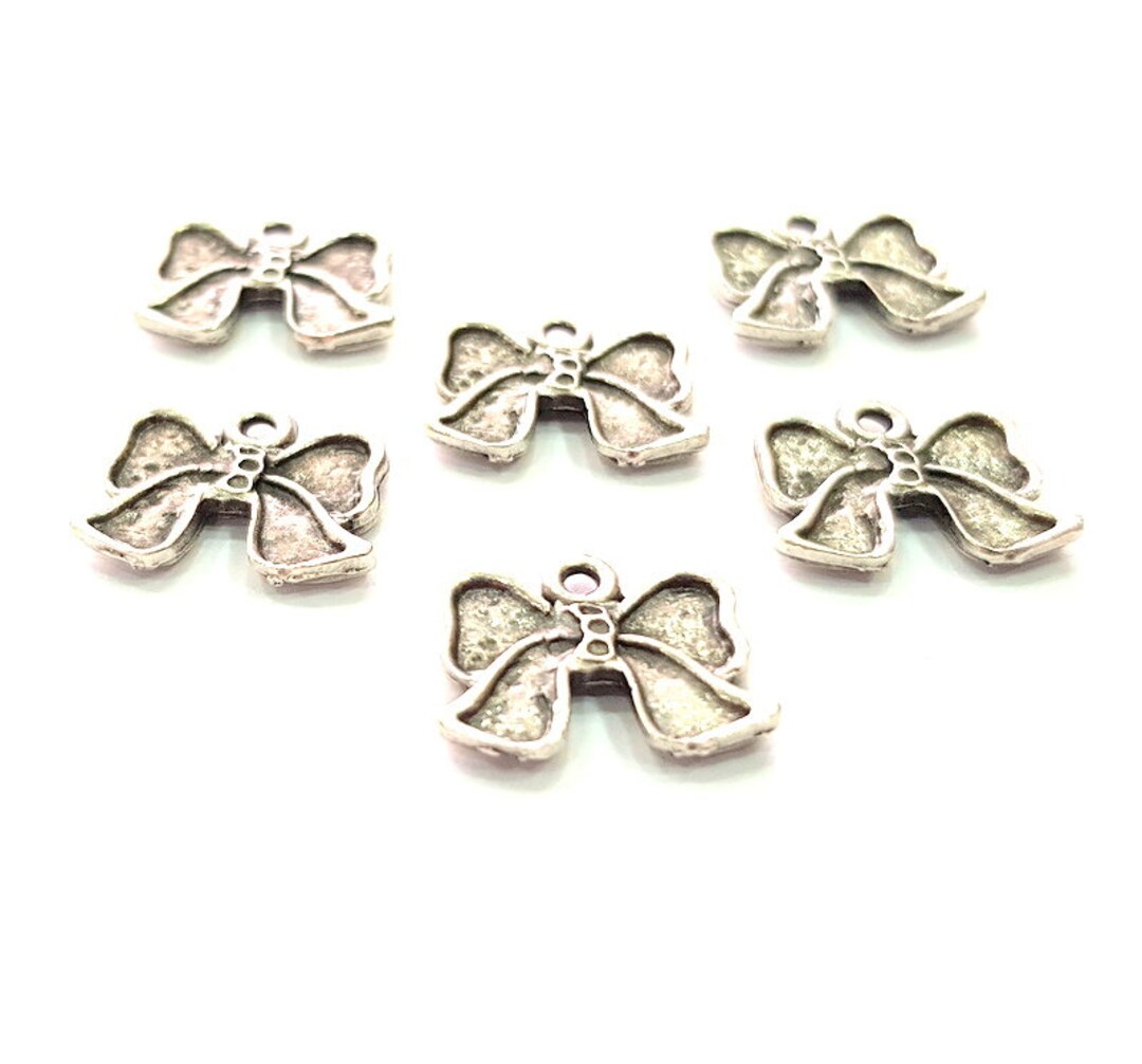 Uno de 50 Ciondolo in pelle e lega di metallo placcato in argento Sterling con perla
