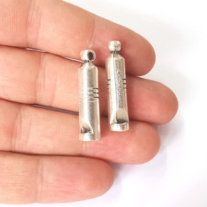 2 Whistle charms Antique silver plated charms (32x7mm)  G23623