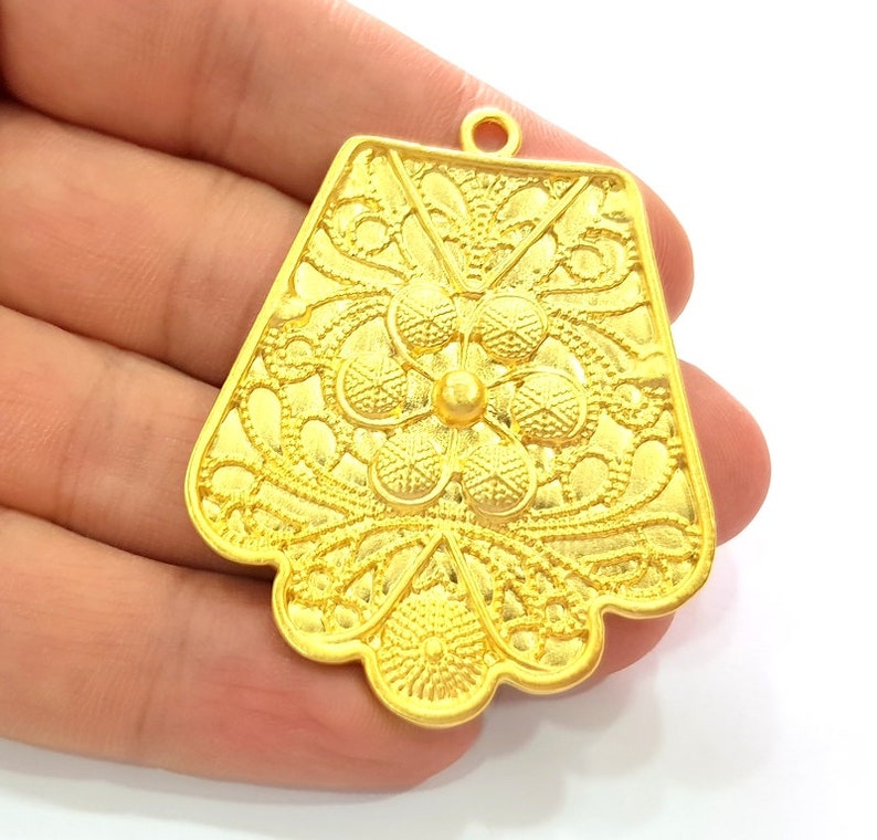 G13706 Flower Pendant Gold Pendant Gold Plated Metal 56x45mm
