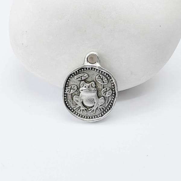 Frog Round Charm Pendant, Double Sided Nature Design, Antique Silver Plated, 16x13mm, G37970