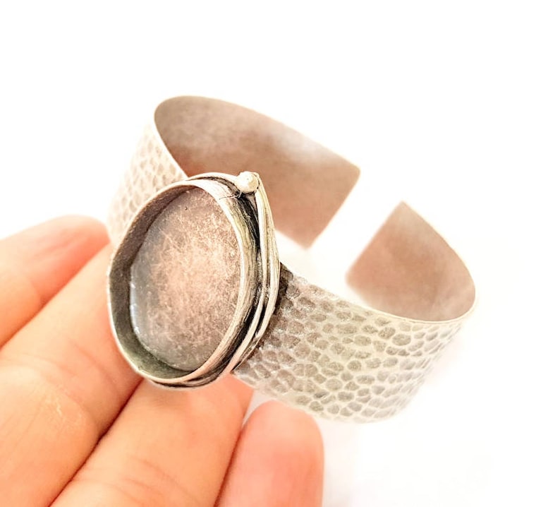 G8343 Bracelet Blanks Cuff Blanks Adjustable Hammered Bracelet Blank Antique Silver Plated Brass 30x22mm Blanks
