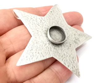 Wisiorek z podstawą w kształcie gwiazdy, oprawa bezelowa, antyczny mosiądz platerowany srebrem (68 mm) (14 mm, oprawa bezelowa) G34090