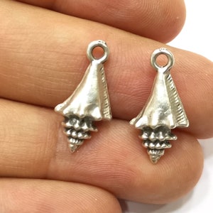 10 dijes de concha marina bañados en plata antigua (22 x 11 mm) G18417