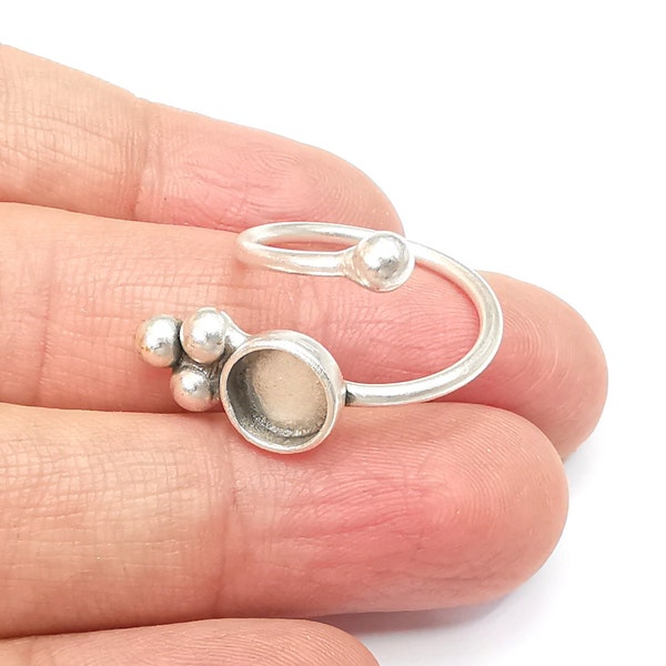 Ajuste en blanco del anillo de plata, montaje en cabujón, biseles de base de anillo de resina ajustables, anillo de latón chapado en plata antigua (8 mm) G33184