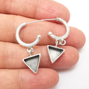 Earring Stud Base, Earring Blank, Ear Settings Resin Bezel, Cabochon Mounting, Antique Silver Plated Brass (10mm triangle blanks) G35727