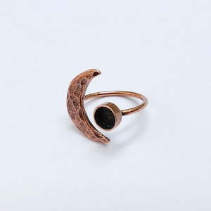 Justerbar ring i halvmåne, 6 mm bezelfattning, ringbas i antik koppar, G37648