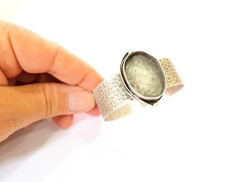 G8343 Bracelet Blanks Cuff Blanks Adjustable Hammered Bracelet Blank Antique Silver Plated Brass 30x22mm Blanks