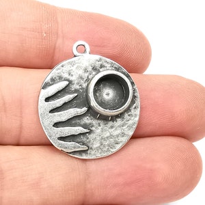 Sun Hammered Ethnic Silver Charms Blank Resin Bezel Mounting Cabochon Base Setting Antique Silver Plated (8mm Blank) G28138