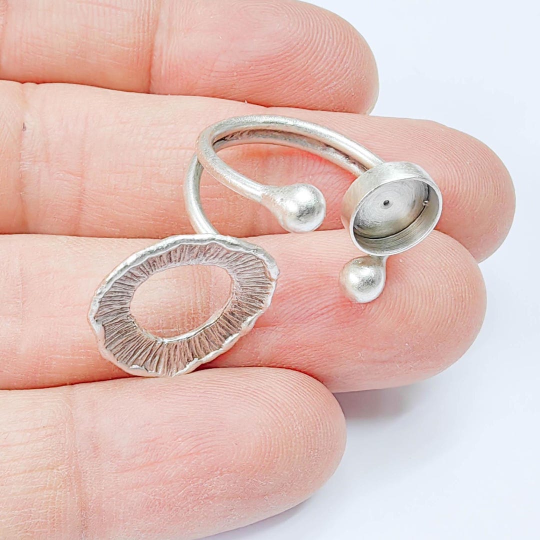 Adjustable Ring Base With Decorative Open Circle Detail, Round Bezel ...