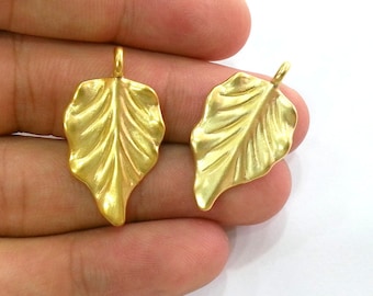 2 Gold Charms Blatt Charms, Vergoldetes Metall (32x19 mm) G11215